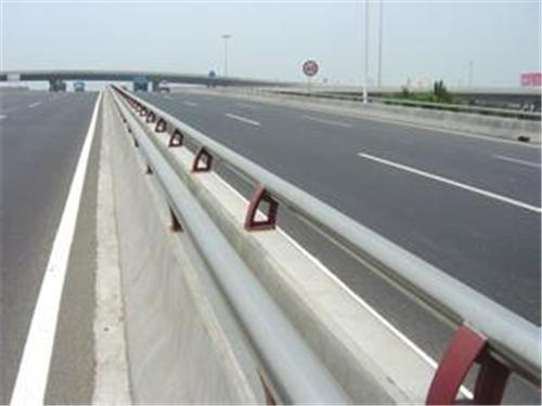 道路護(hù)欄4
